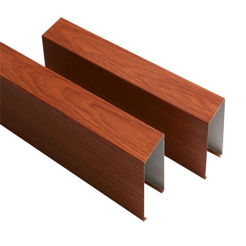 现代酒店空间美学 白色铝方通、木纹方通与弧形铝方通的装饰艺术